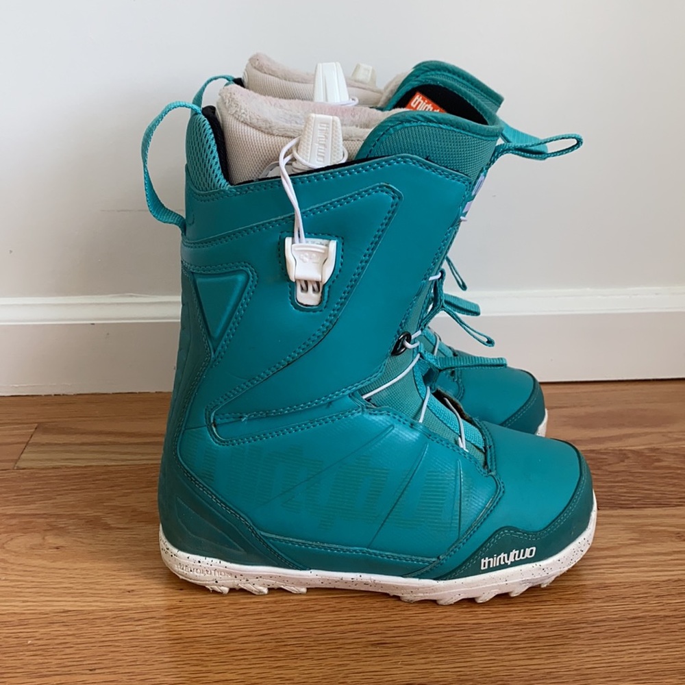 THIRTYTWO Women’s Lashed Snowboard Boots Size 7